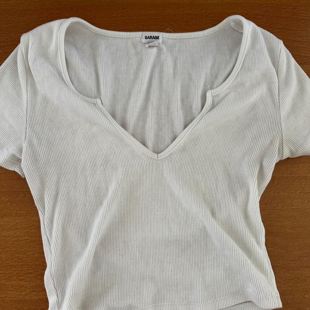 XS white v neck crop top from garage